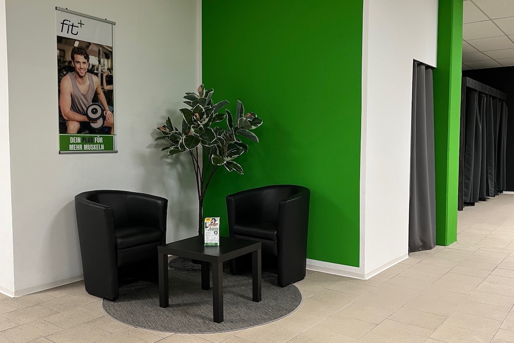 fitplus_Fitnessstudio Kaufering Sitzecke_1